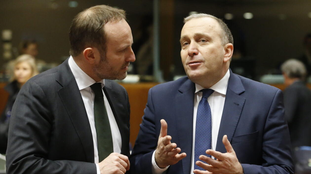 Schetyna: wdrożenie nowych unijnych sankcji odłożone. Na prośbę Ukrainy